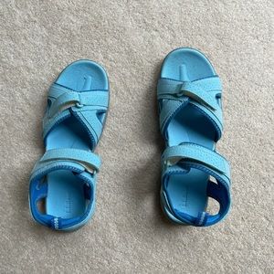 LL Bean girl’s water Sandals size 6